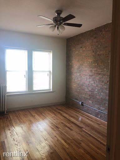 Main picture of 1463 E 68th St