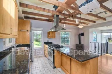 Main picture of 3657 Columbia St