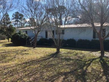 Main picture of 16 Kathryn Dr