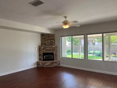 Main picture of 405 Lilypond Ln