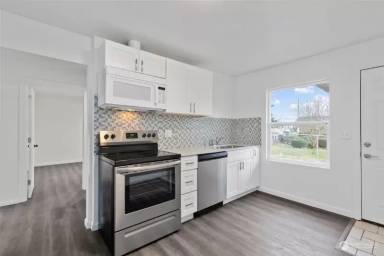 Main picture of 3571 E Portland Ave
