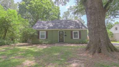 Main picture of 1020 W Main St
