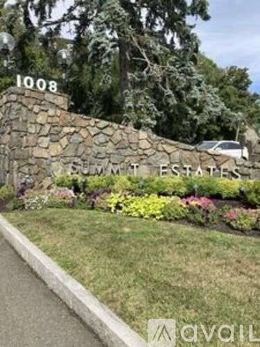 Main picture of Summit Estates