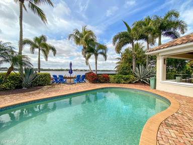 Main picture of 267 River Dr