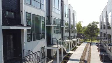 Main picture of 910 Youngs Ln