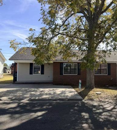 Main picture of 1753 Poplar St