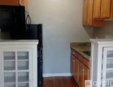 Main picture of 1261 W Argyle