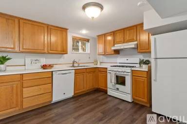 Main picture of 222 E Center St