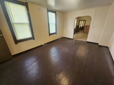 Main picture of 3675 E 50th St