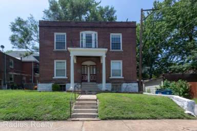 Main picture of 2215 Klemm St
