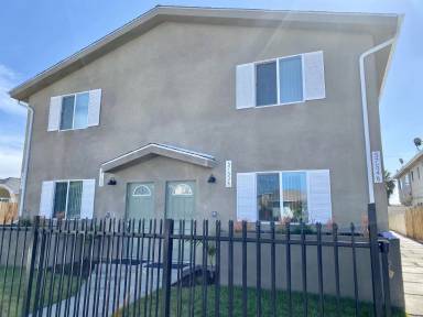 Main picture of 5752-5754 1/2 S. 10th Avenue