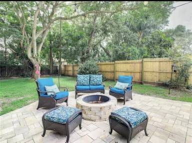 Main picture of 933 Lakewood Dr