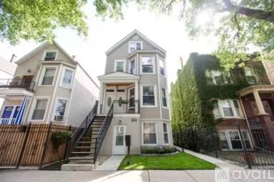 Main picture of 3235 N Hamlin Ave