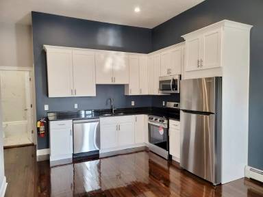 Main picture of 884 Main St