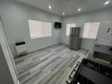 Main picture of 2221 Michigan Ave