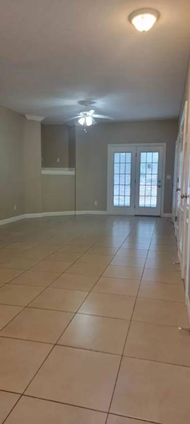Main picture of 145 S Red Oak Ct