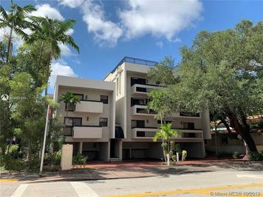 Main picture of 400 Valencia Ave