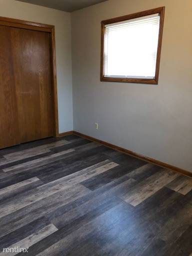 Main picture of 7856 Elm St