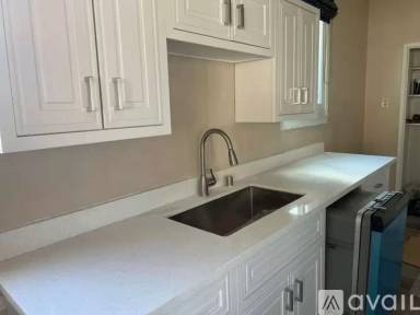 Main picture of 2418 Lombard St