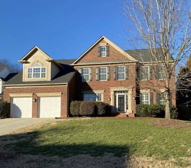 Main picture of 605 Queenswater Ln