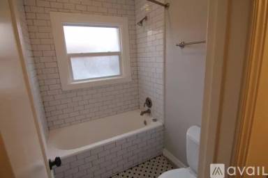 Main picture of 412 S Lake St