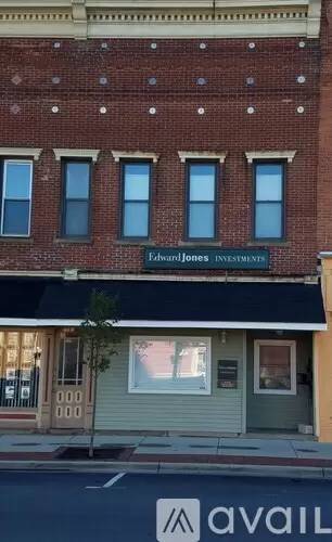 Main picture of 206 1/2 N Main St