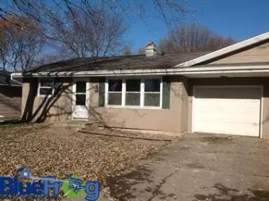 Main picture of 1014 E Airport Rd