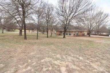 Main picture of 100 Coates Trl
