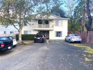 Main picture of 1067 Center St