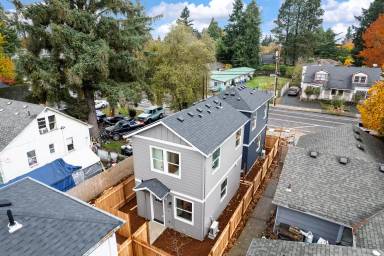 Main picture of 12096 SE Market St