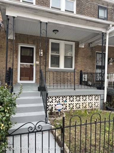 Main picture of 1917 Gales St NE