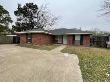 Main picture of 306 Ehlinger Dr