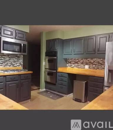 Main picture of 3915 S Kennedy Dr