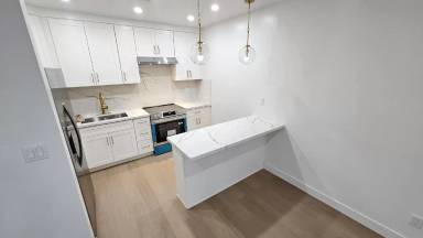 Main picture of 11030 Moorpark St