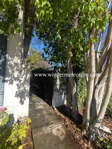 Main picture of 2833 Isle St