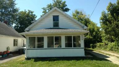 Main picture of 932 Hughes Ave