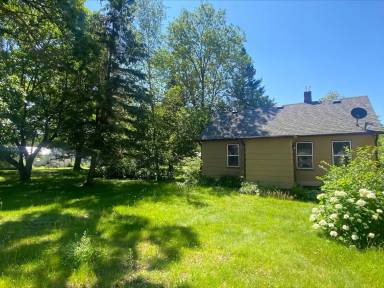 Main picture of 224 6th St NE
