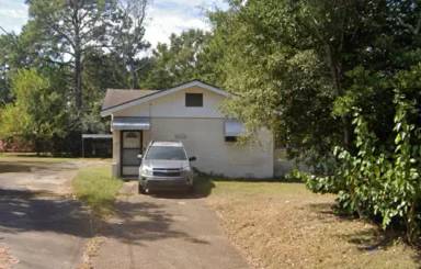 Main picture of 2015 Charlton Dr