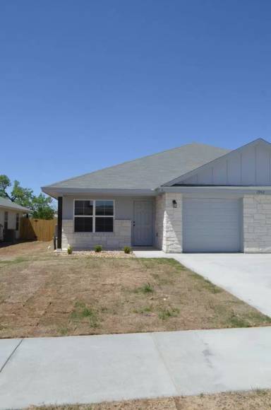 Main picture of 1902 Castroville Trl