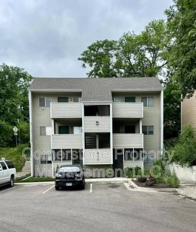 Main picture of 913 Michigan St