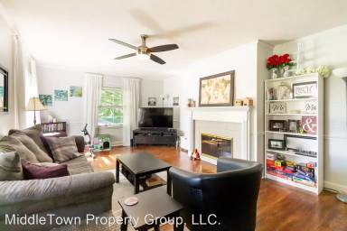 Main picture of 1401 N Woodridge Ave
