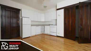Main picture of 816 W Waveland Apartments