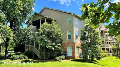 Main picture of 1005 McGill Park Ave NE