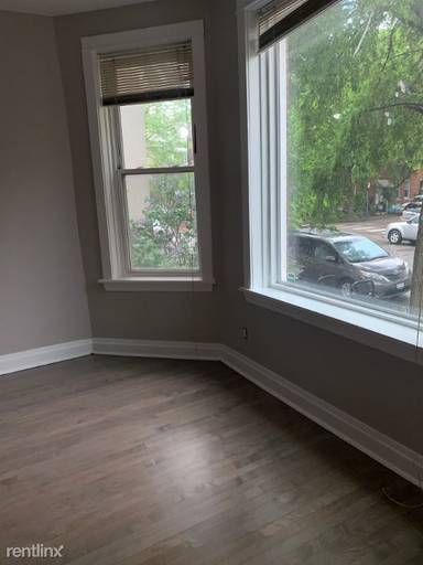 Main picture of 2225 N Leavitt St