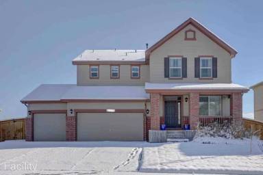 Main picture of 13742 Valentia St