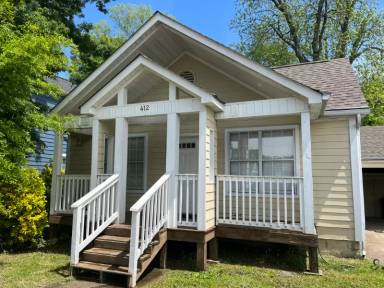 Main picture of 412 Roberts St