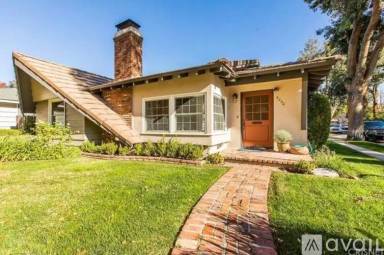 Main picture of 5230 Canoga Ave