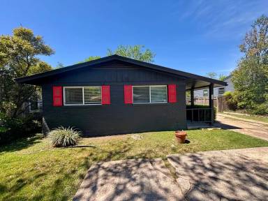 Main picture of 5408 Sunshine Dr