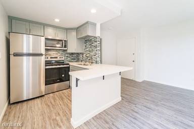 Main picture of 240 Iron Dr
