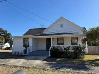 Main picture of 919 E De Soto St